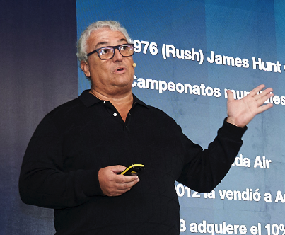 Rais Busom durante una conferencia